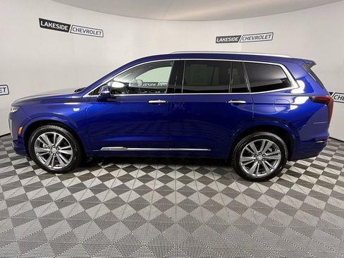 Used 2025 Cadillac XT6 Premium Luxury image 2