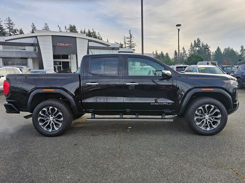 New 2026 GMC Canyon Denali image 8