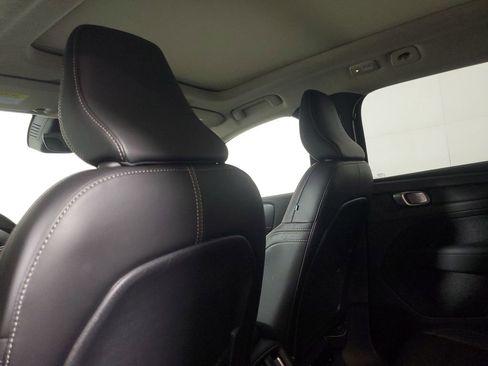 Certified 2025 Volvo XC40 B5 Core image 14