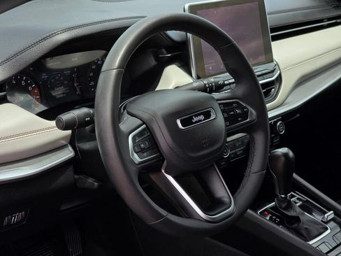 Used 2025 Jeep Compass Limited AWD/4WD image 28
