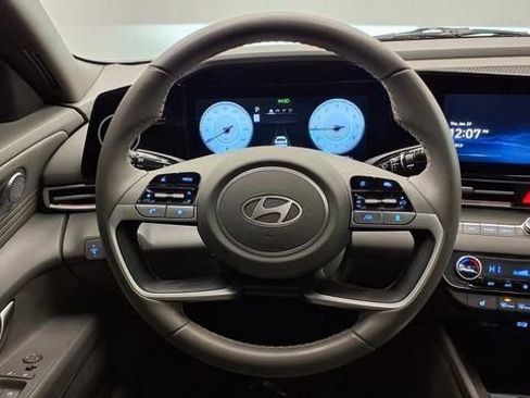 Used 2025 Hyundai Elantra SEL image 27