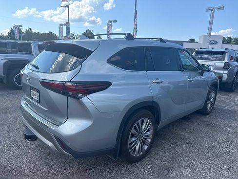 Used 2025 Toyota Highlander Platinum AWD/4WD image 3