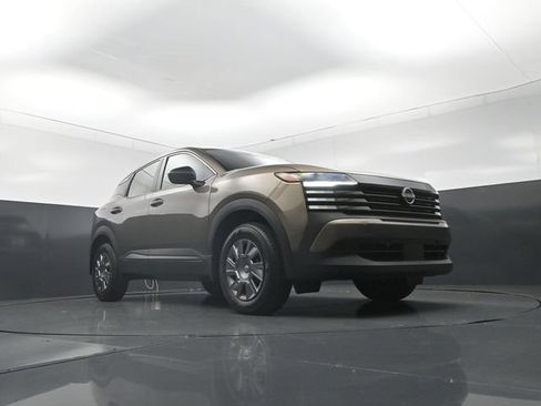 Used 2025 Nissan Kicks S w/ Interior Electronics Package FWD image 33