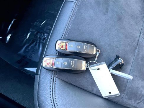 Used 2021 Porsche Macan image 14