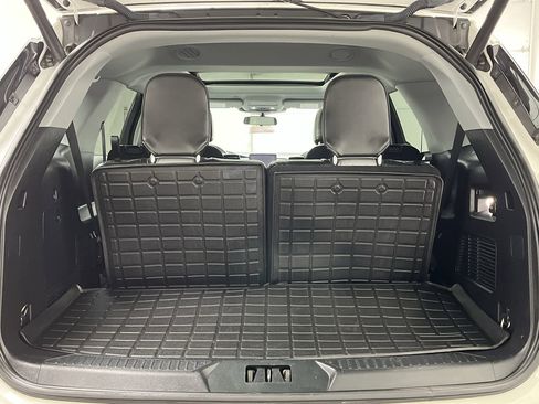 Certified 2021 Ford Explorer XLT w/ Equipment Group 202A AWD/4WD image 32