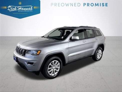 Used 2021 Jeep Grand Cherokee Laredo image 1