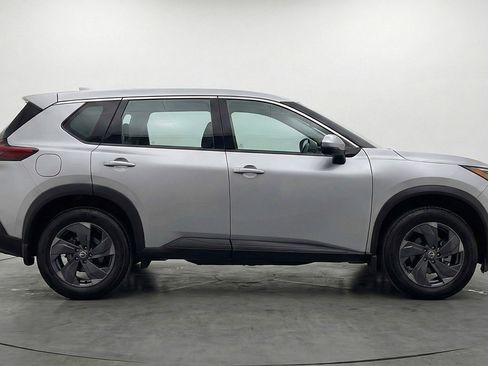Used 2025 Nissan Rogue SV image 11