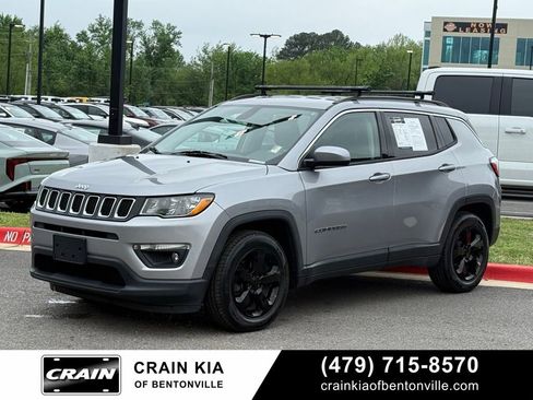 Used 2018 Jeep Compass Latitude w/ Popular Equipment Group FWD image 3