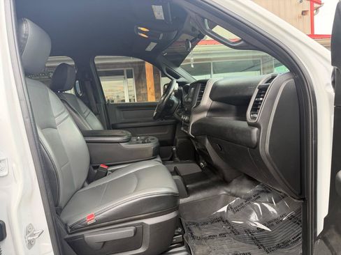 Used 2022 RAM 3500 Tradesman w/ Chrome Appearance Group AWD/4WD image 21