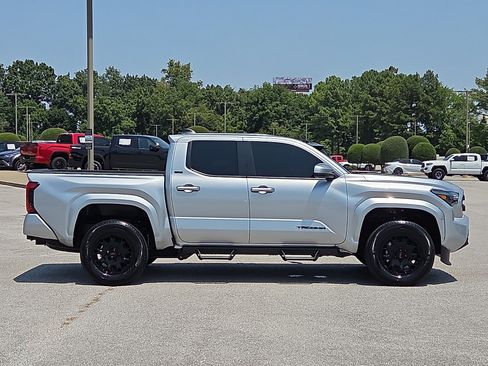 Used 2024 Toyota Tacoma SR5 AWD/4WD image 6