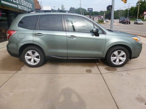 Used 2016 Subaru Forester 2.5i Premium AWD/4WD image 5