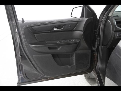 Used 2017 Chevrolet Traverse LT image 4