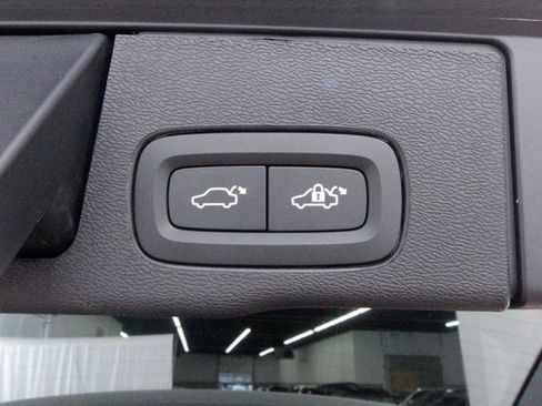 Certified 2025 Volvo XC60 B5 Plus image 30