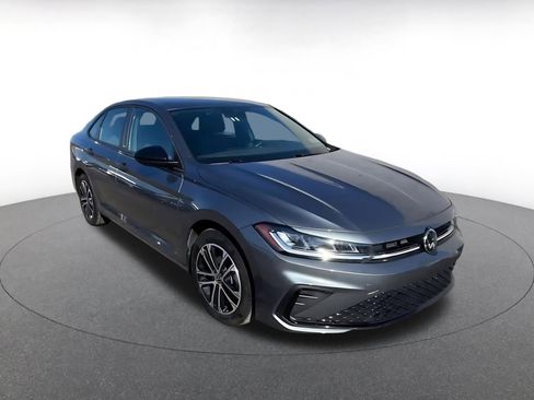 Used 2025 Volkswagen Jetta Sport image 2