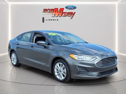 Used 2020 Ford Fusion SE FWD image 3