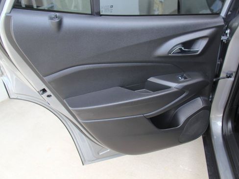 Used 2024 Chevrolet Trax LS w/ LS Convenience Package FWD image 21