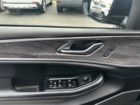 Used 2022 Jeep Grand Cherokee L Limited AWD/4WD image 20