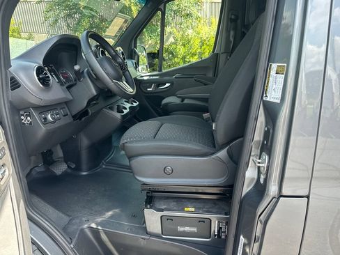 Used 2023 Mercedes-Benz Sprinter 2500 image 9