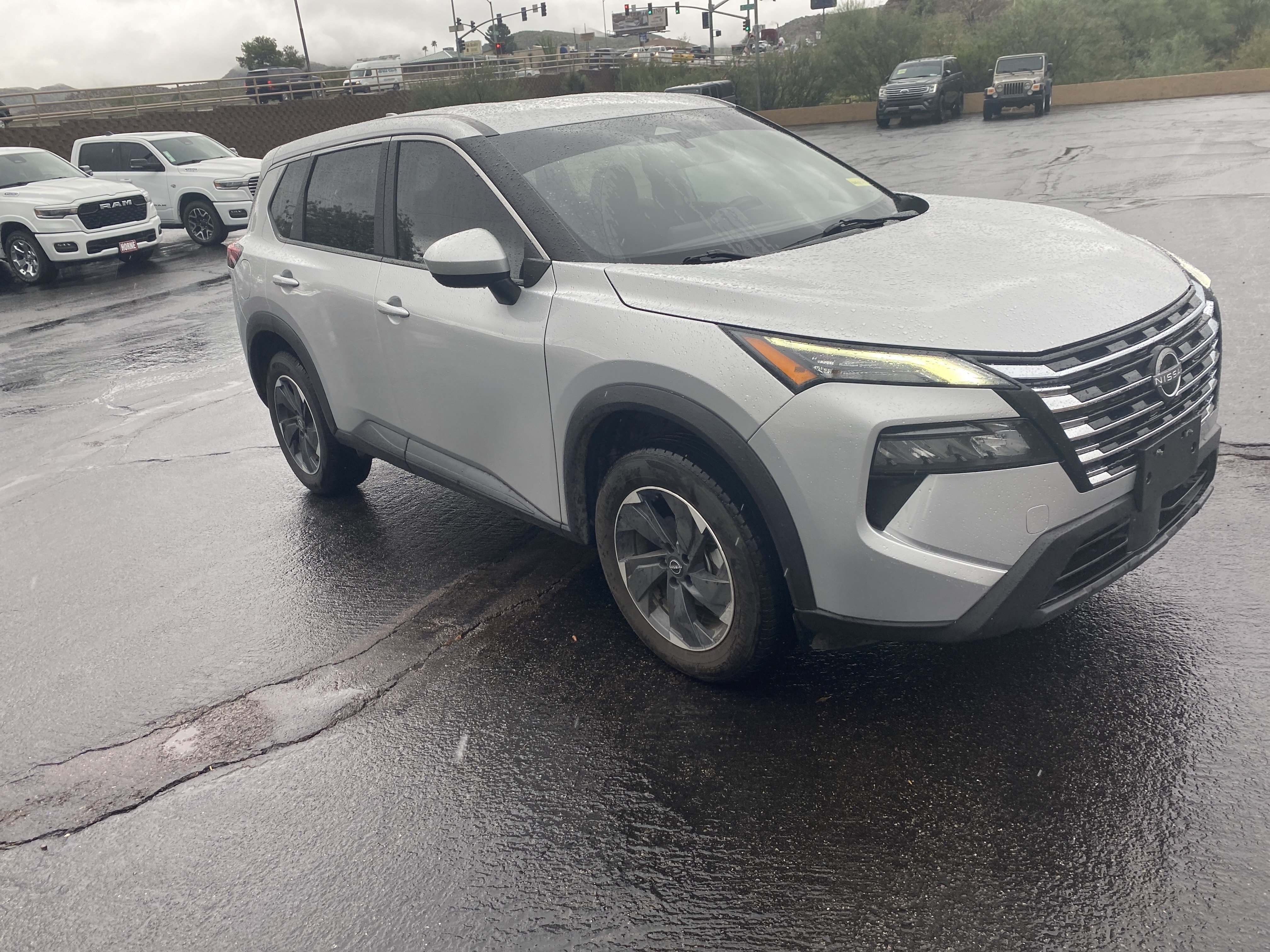 Used 2024 Nissan Rogue SV AWD/4WD image 5