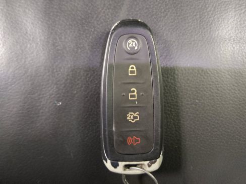 Used 2015 Ford Escape Titanium w/ Equipment Group 301A AWD/4WD image 32
