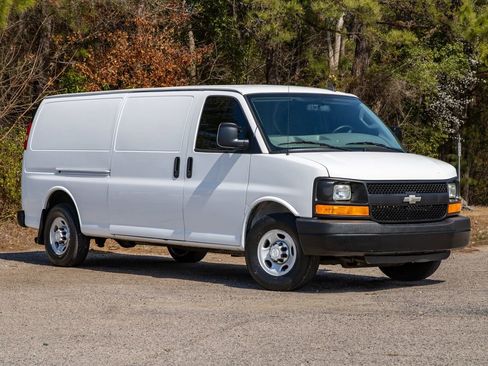 Used 2016 Chevrolet Express 3500 Extended image 3