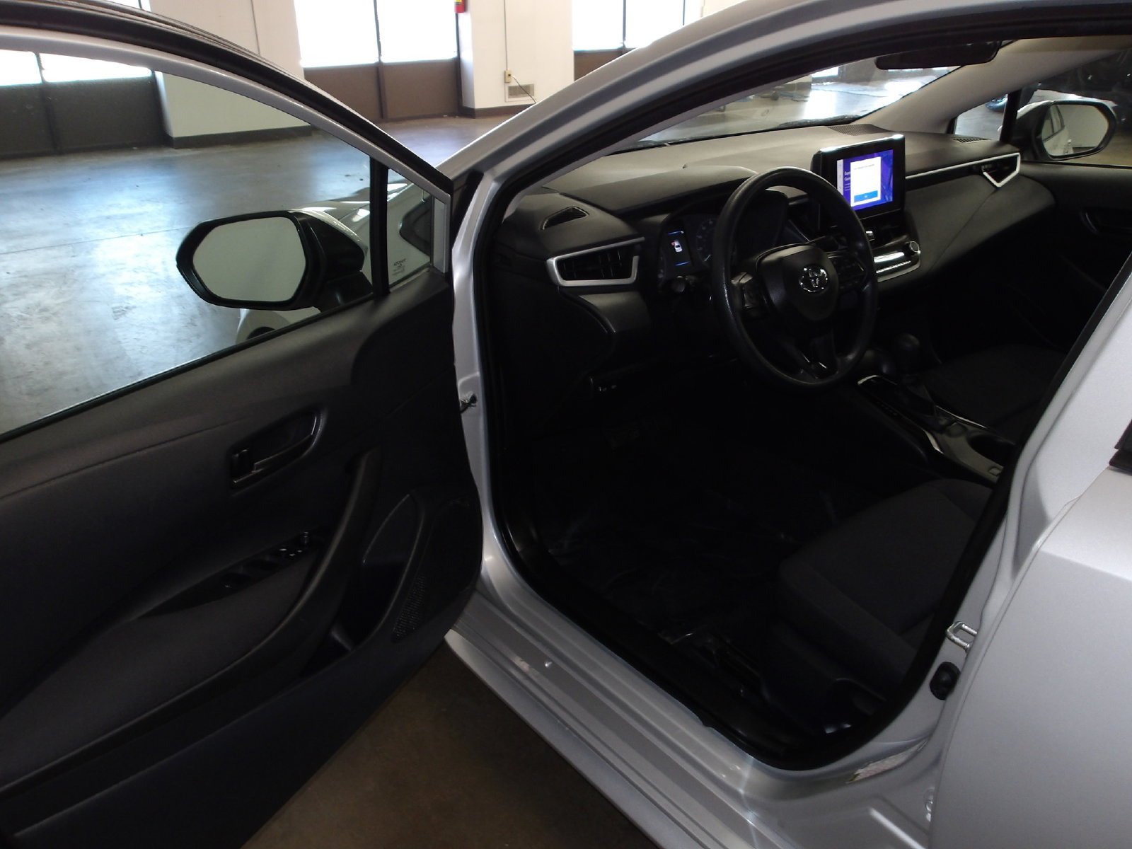 Used 2025 Toyota Corolla LE FWD image 8