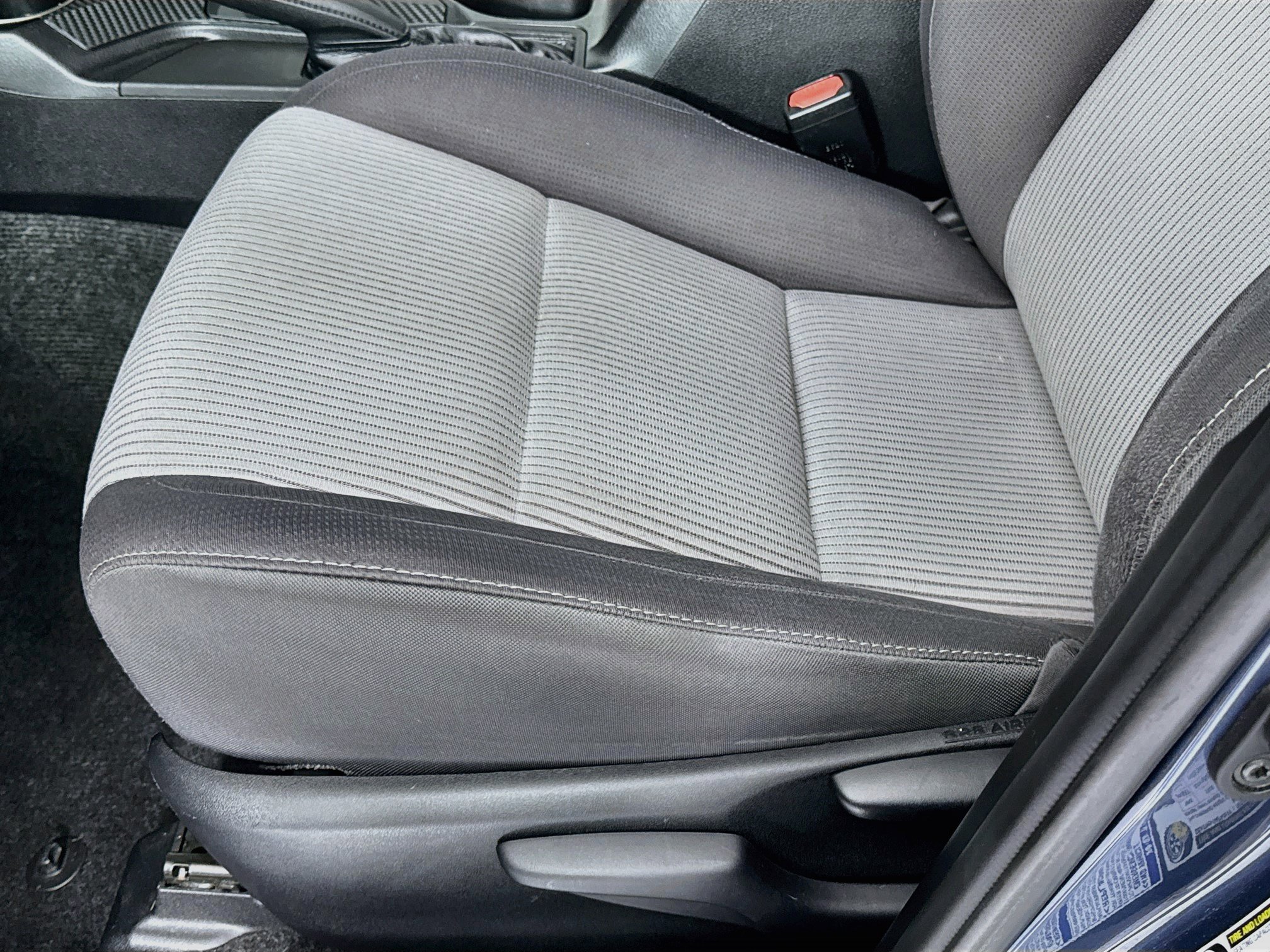 Used 2014 Toyota RAV4 XLE AWD/4WD image 18