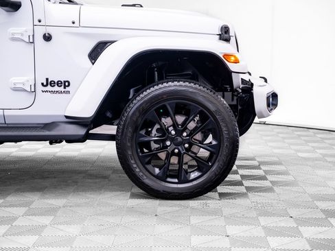 Used 2021 Jeep Wrangler Unlimited Sahara AWD/4WD image 37