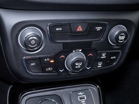 Used 2019 Jeep Compass Limited AWD/4WD image 16