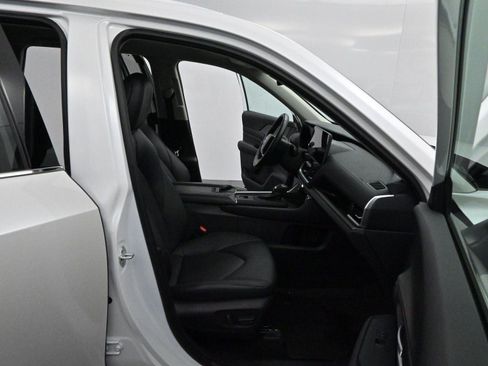 Used 2024 Toyota Grand Highlander XLE image 33