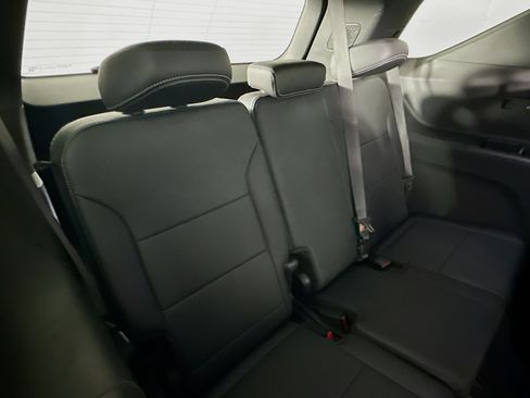 Used 2025 Chevrolet Traverse LT FWD image 35