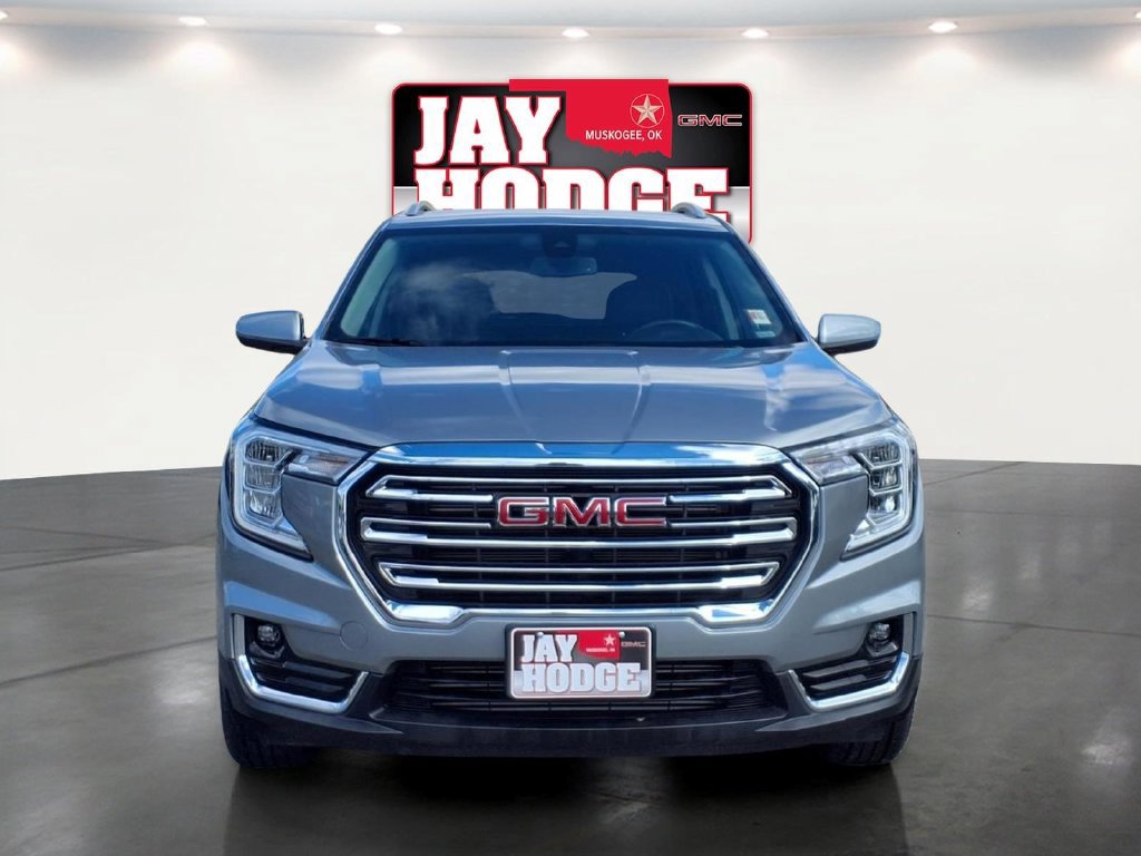 Used 2024 GMC Terrain SLT AWD/4WD image 2