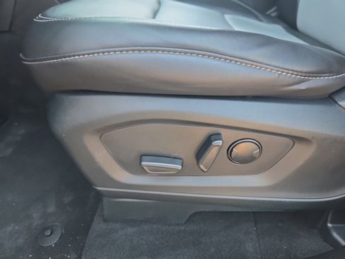 Used 2023 Ford Explorer XLT w/ Equipment Group 202A AWD/4WD image 12