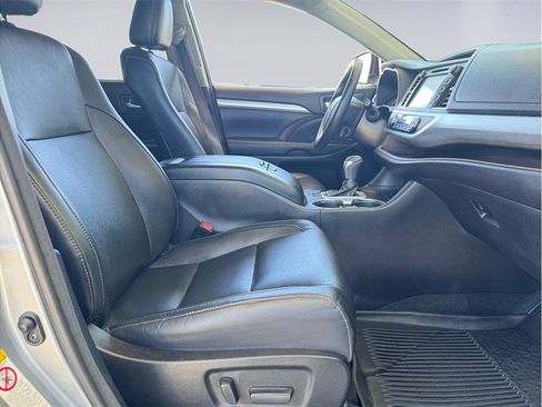 Used 2017 Toyota Highlander XLE FWD image 21