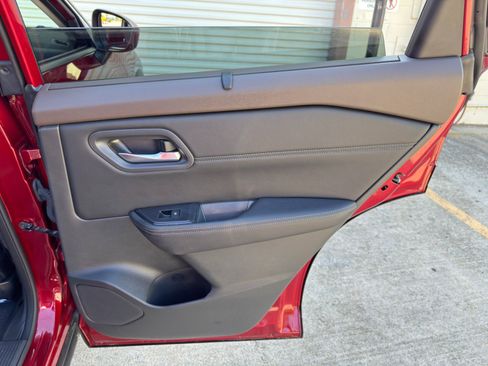 Used 2023 Nissan Rogue SV w/ SV Premium B Package FWD image 40