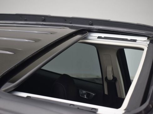 Used 2018 Ford EcoSport SE image 17