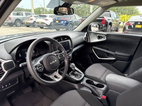 Used 2025 Kia Soul LX w/ LX Technology Package FWD image 29