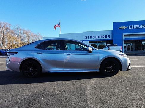 Used 2023 Toyota Camry SE image 6