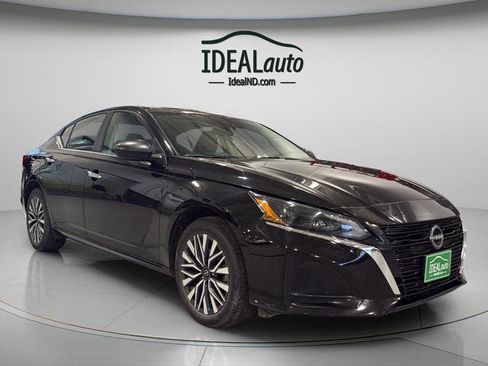 Used 2024 Nissan Altima 2.5 SV image 9