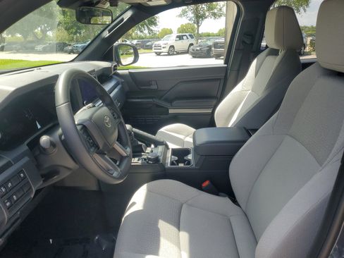 Used 2026 Toyota 4Runner SR5 AWD/4WD image 15