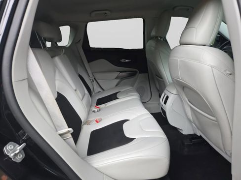Used 2020 Jeep Cherokee Latitude Plus FWD image 33