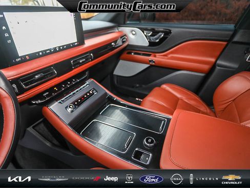 Certified 2025 Lincoln Aviator Reserve w/ Equipment Group 201A image 19
