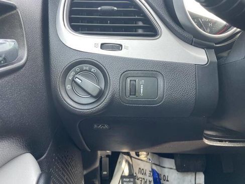 Used 2020 Dodge Journey SE w/ SE Popular Equipment Group image 35