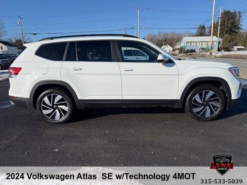 Used 2024 Volkswagen Atlas SE image 6