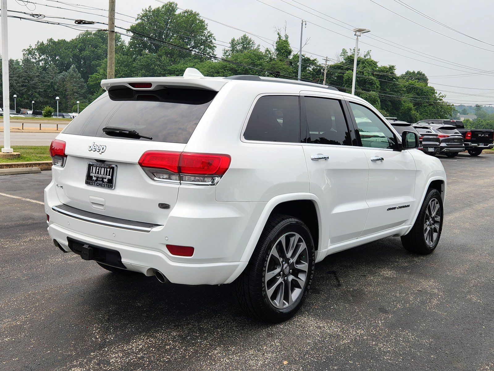 Used 2018 Jeep Grand Cherokee Overland AWD/4WD image 4