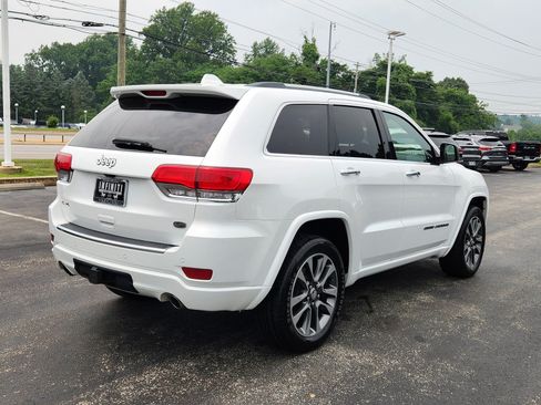 Used 2018 Jeep Grand Cherokee Overland AWD/4WD image 4
