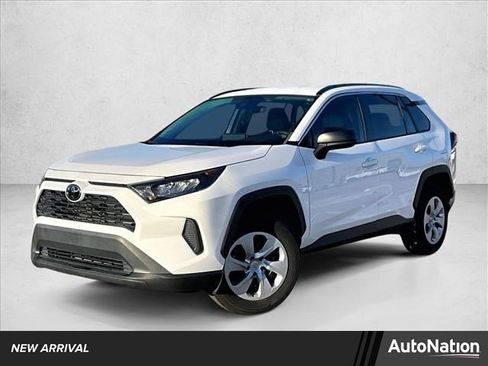 Used 2021 Toyota RAV4 LE image 1