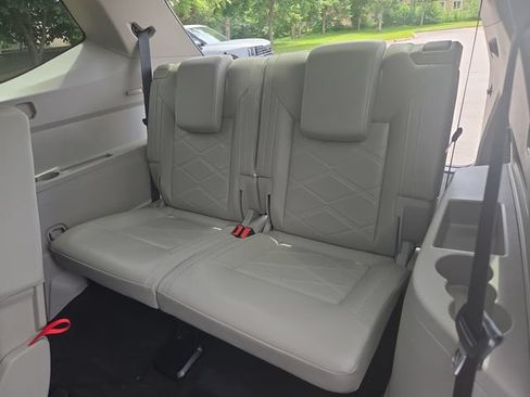 Used 2024 Volkswagen Atlas SE AWD/4WD image 16