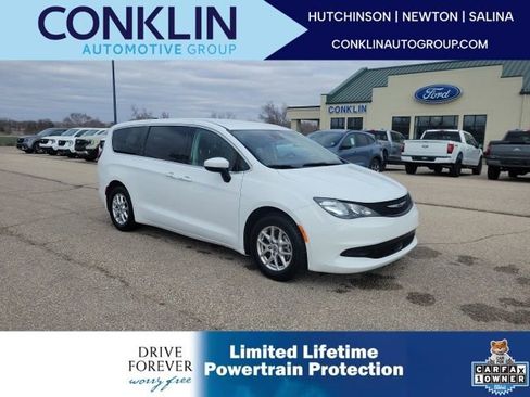 Used 2023 Chrysler Voyager LX image 1