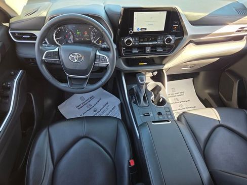 Used 2023 Toyota Highlander XLE image 8